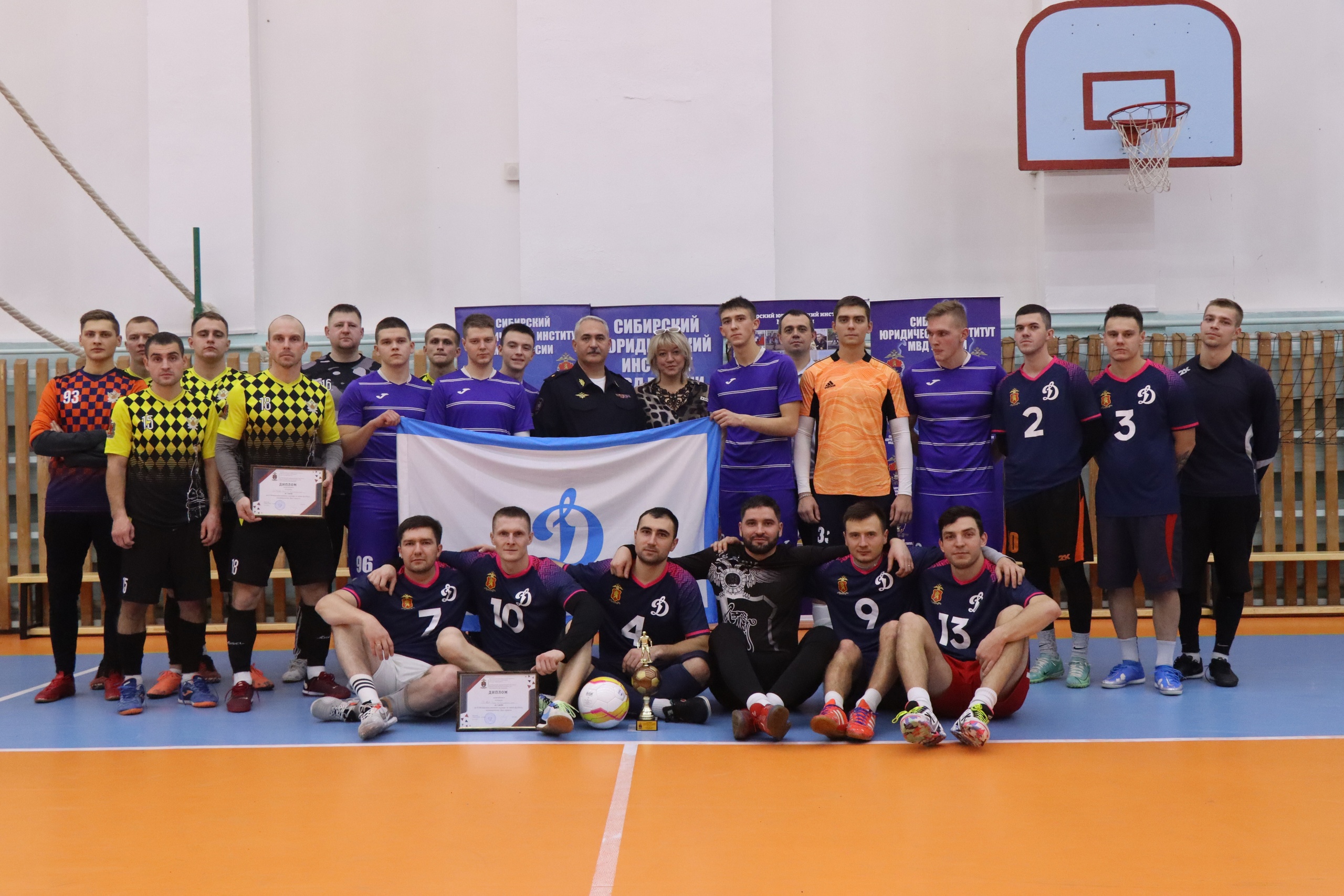 В Красноярске прошли соревнования по футболу среди юристов